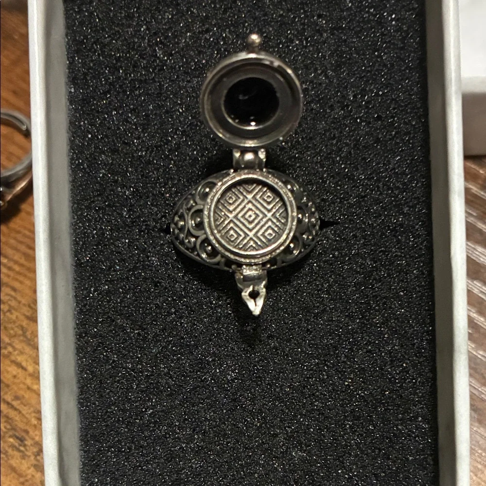 Vintage Black Onyx Poison Ring - Picture 3 of 4
